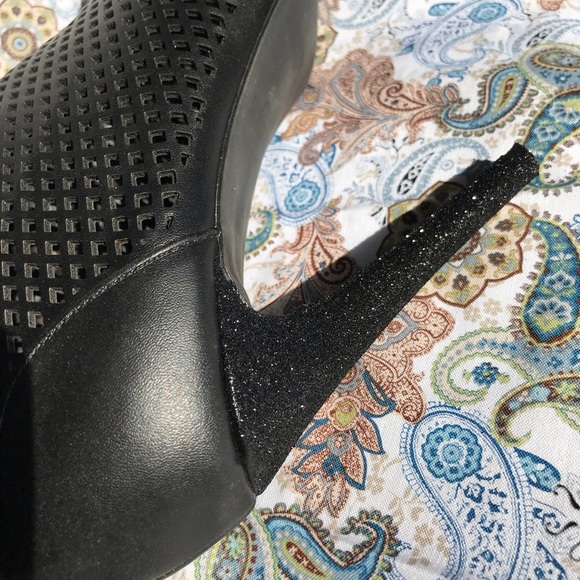 Steve Madden Black High Heels - Picture 3 of 5